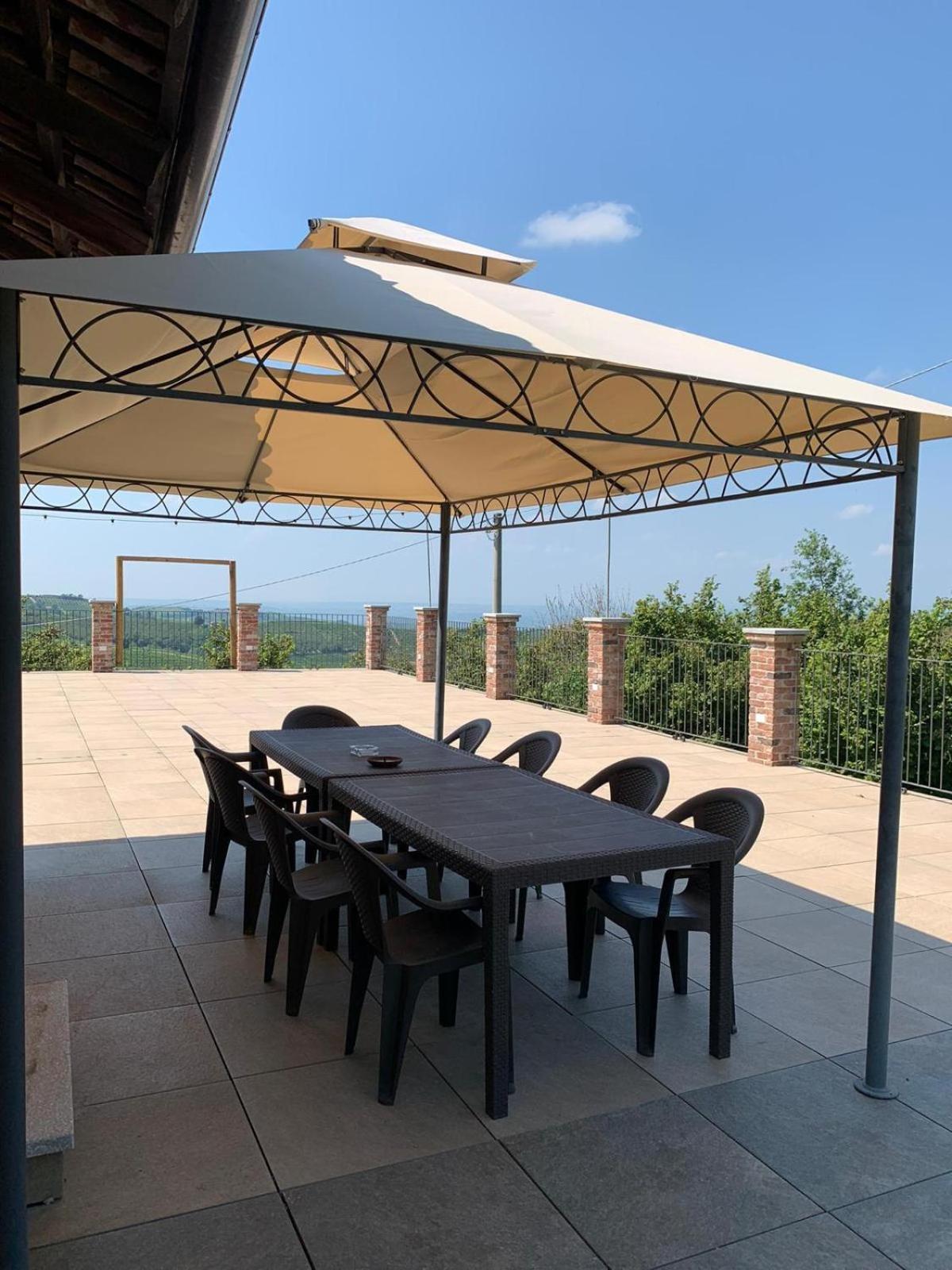 Agriturismo Cascina Anri Mango Ngoại thất bức ảnh